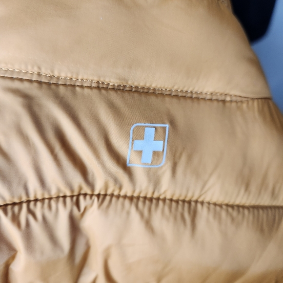 Swiss Tech puffer vest size small - Picture 3 of 14